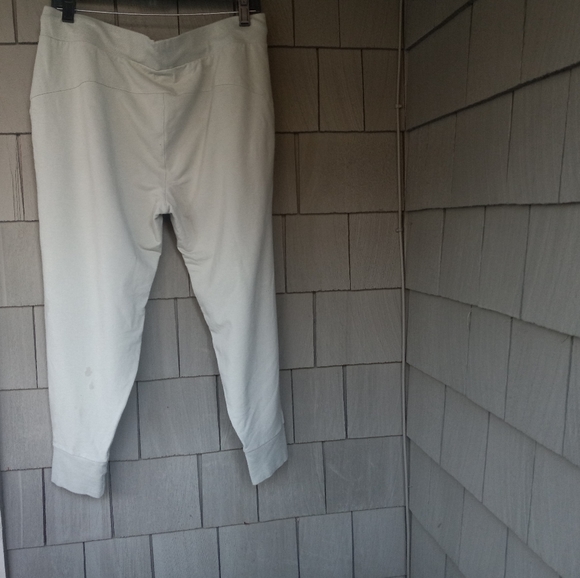 Cuyana; French Terry Tapered Lounge Pant - Picture 3 of 4